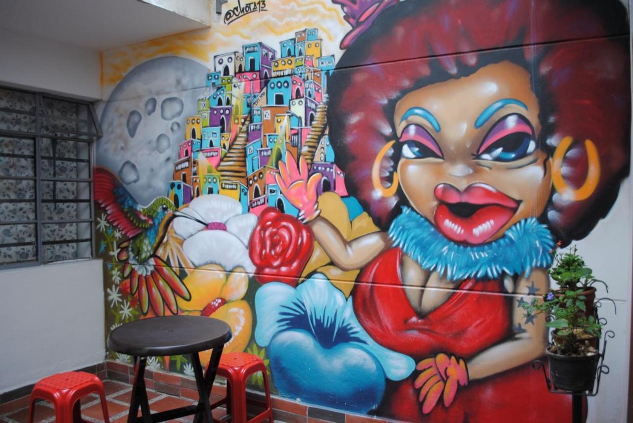Casa Tuvia Parque Hostel Medellin Ngoại thất bức ảnh