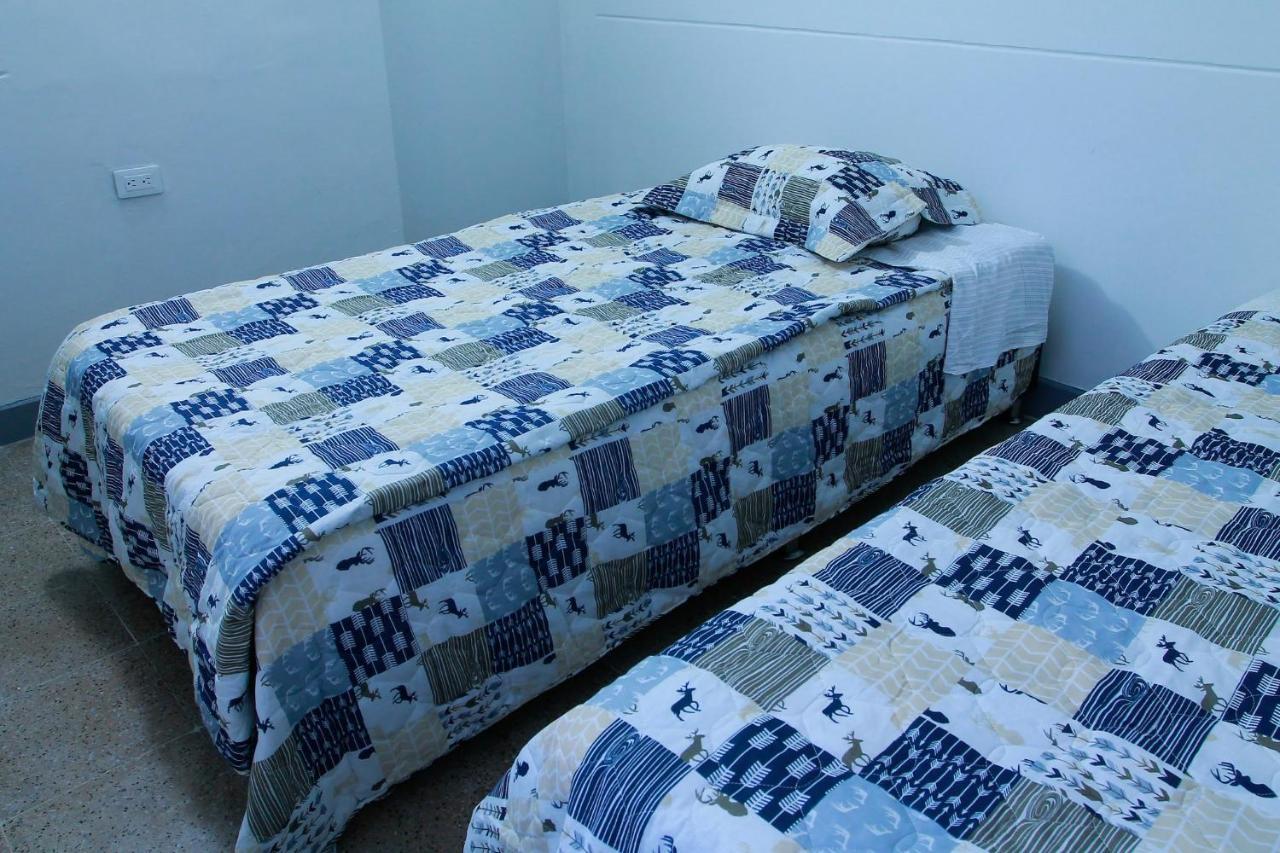 Casa Tuvia Parque Hostel Medellin Ngoại thất bức ảnh